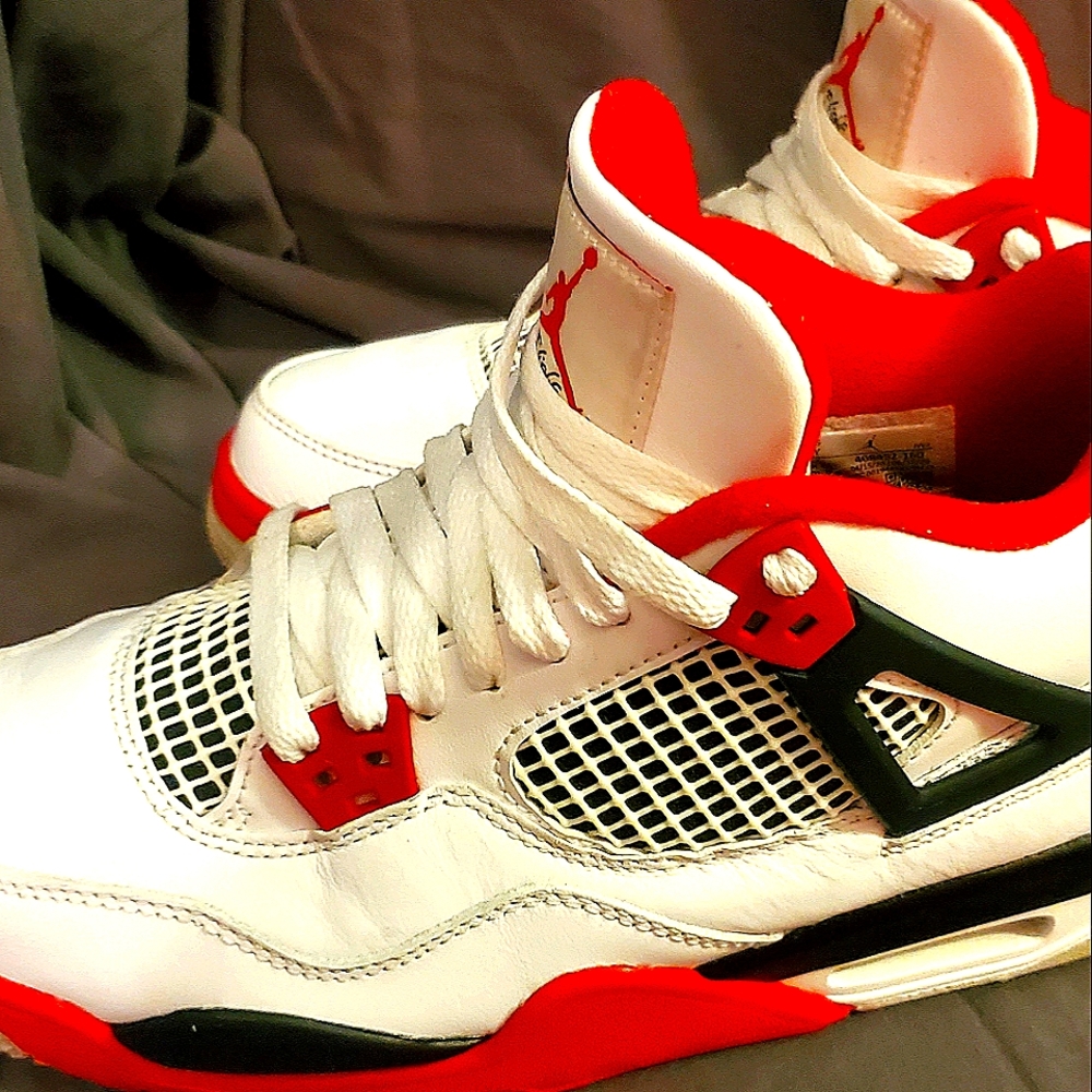 Jordan 4 fire red size 7